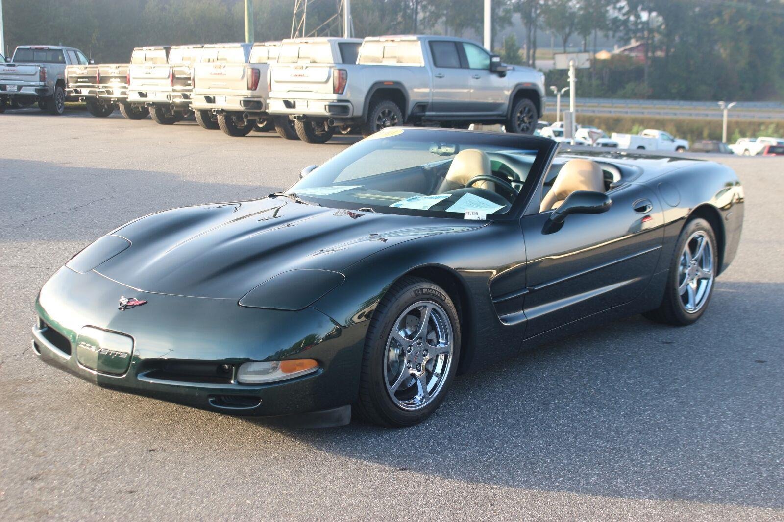 Used 2000 Chevrolet Corvette Convertible w/ Performance Handling Pkg RWD image 3