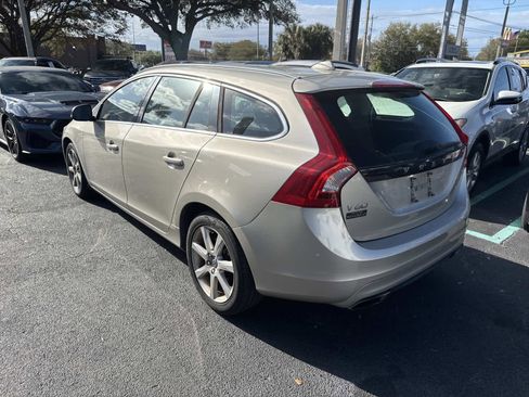 Used 2017 Volvo V60 T5 Premier w/ Climate Package image 3