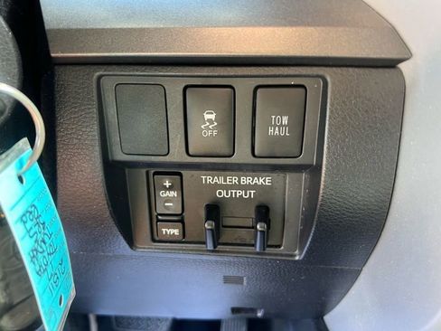 Used 2017 Toyota Tundra SR5 w/ SR5 Upgrade Package image 18