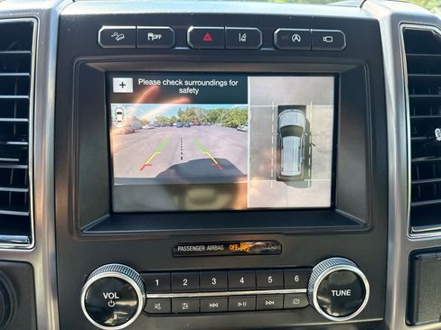 Used 2018 Ford Expedition Platinum AWD/4WD image 25