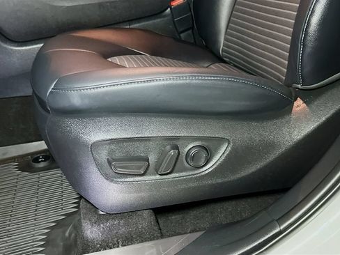 Used 2023 Toyota Highlander XSE FWD image 19