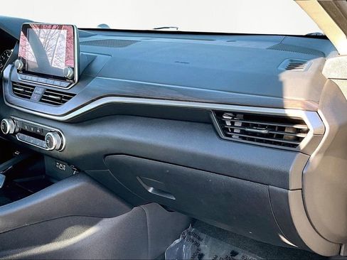 Used 2024 Nissan Altima 2.5 SV image 20