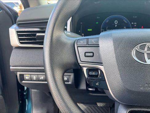 Used 2025 Toyota Camry LE image 23