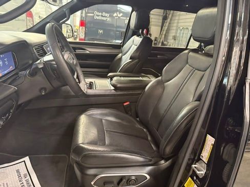 Used 2023 Jeep Wagoneer L Series II AWD/4WD image 48