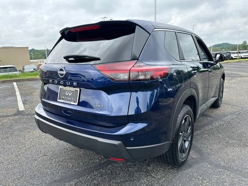 Used 2025 Nissan Rogue SV AWD/4WD image 12