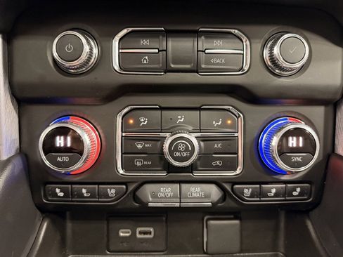 Used 2021 GMC Yukon SLT image 43