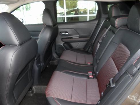 Used 2025 Nissan Kicks SR image 16