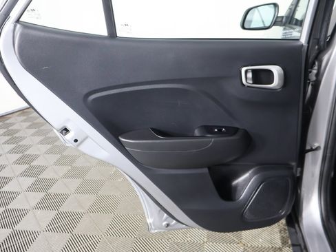 Used 2024 Hyundai Venue SEL image 23