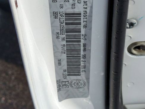 Used 2018 Jeep Cherokee Latitude w/ Cold Weather Group image 42