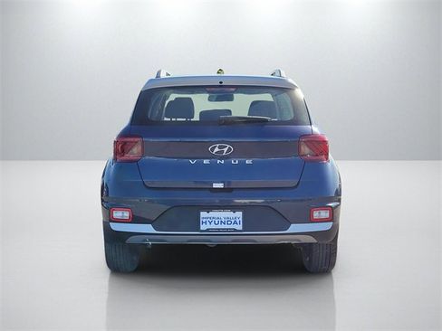 New 2025 Hyundai Venue Limited image 5