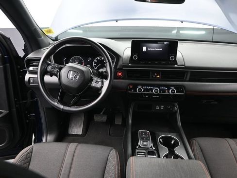 Used 2025 Honda Pilot Sport image 28