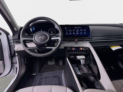 Certified 2025 Hyundai Elantra Limited image 25