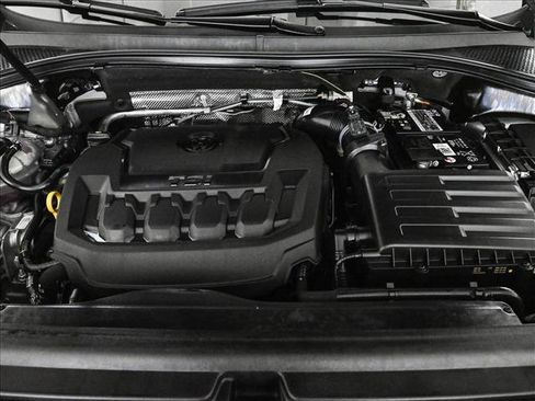 Used 2022 Volkswagen Tiguan SE R-Line image 24