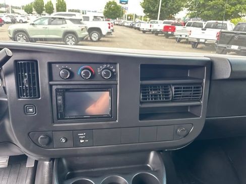 Used 2011 Chevrolet Express 2500 RWD image 21