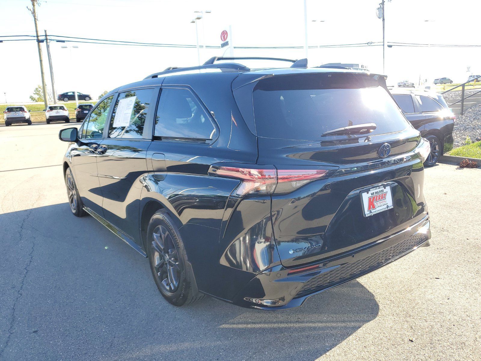 Certified 2025 Toyota Sienna XSE w/ XSE Plus Package AWD/4WD image 3