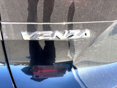 Used 2022 Toyota Venza Limited image 30