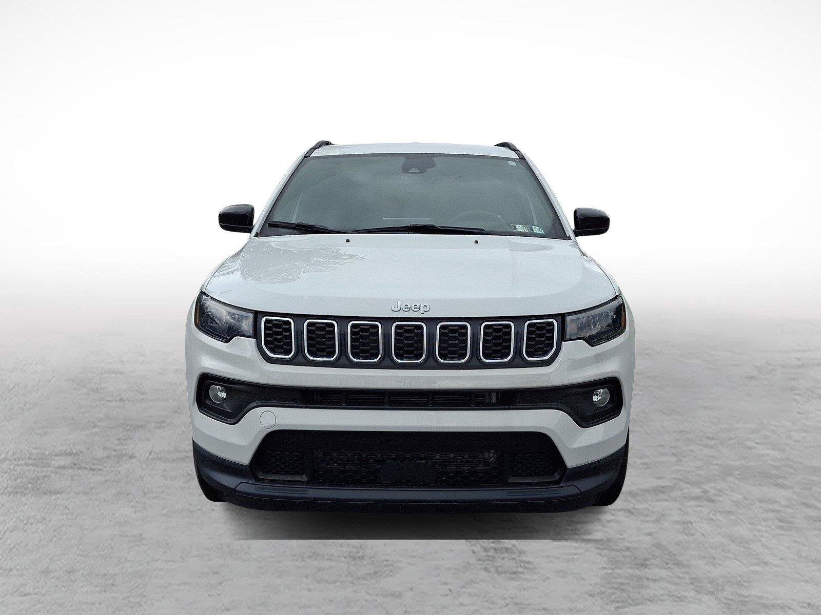 Used 2024 Jeep Compass Latitude AWD/4WD image 2