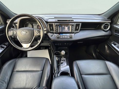 Used 2018 Toyota RAV4 SE image 9