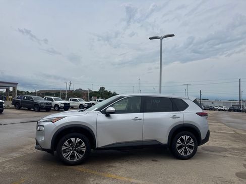 Used 2023 Nissan Rogue SV FWD image 11
