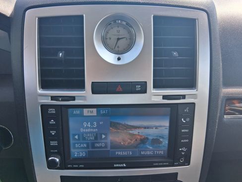 Used 2009 Chrysler 300 C RWD image 16