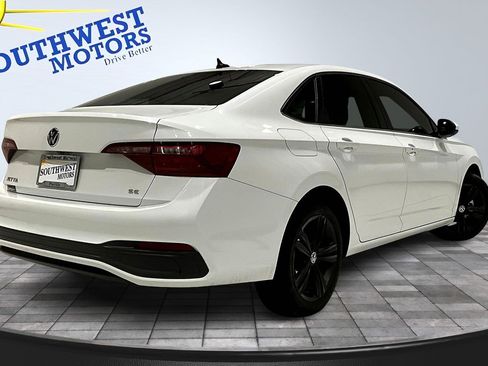 Used 2023 Volkswagen Jetta SE image 6