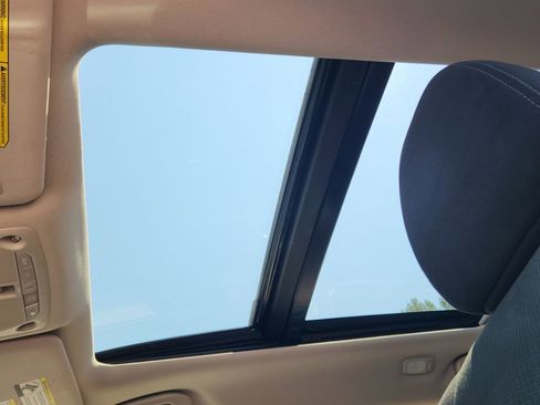 Used 2015 Nissan Rogue SV w/ SV Moonroof Package image 18