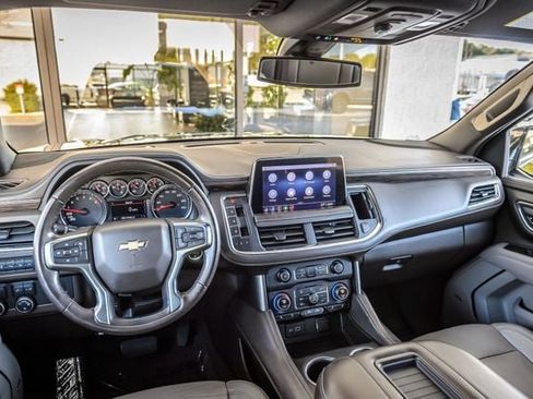 Used 2021 Chevrolet Suburban LT image 23