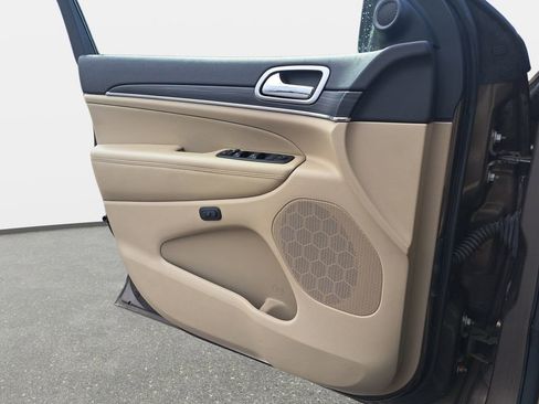 Used 2019 Jeep Grand Cherokee Limited AWD/4WD image 28