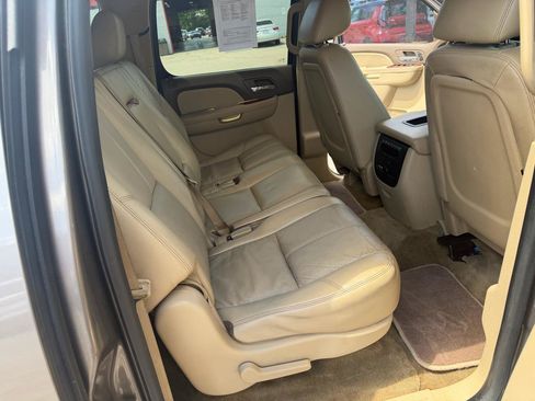 Used 2012 Chevrolet Suburban LT w/ Luxury Package AWD/4WD image 14