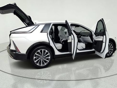 Used 2024 Cadillac Lyriq Sport RWD image 19