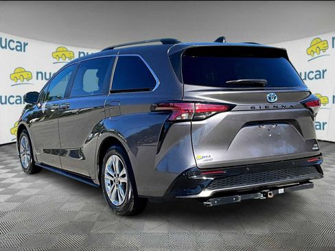 Used 2021 Toyota Sienna XSE image 4