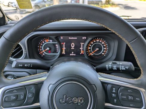 Used 2024 Jeep Wrangler Sahara image 40