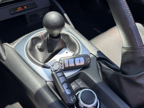Used 2016 MAZDA MX-5 Miata Club RWD image 21