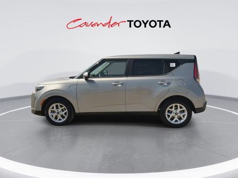 Used 2025 Kia Soul LX w/ LX Technology Package FWD image 5