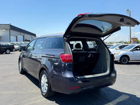 Used 2017 Kia Sedona LX w/ LX Essentials Premium Package FWD image 10