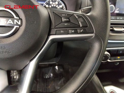 Used 2025 Nissan Altima 2.5 SV FWD image 13