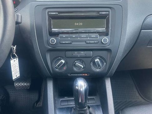 Used 2012 Volkswagen Jetta SE FWD image 21