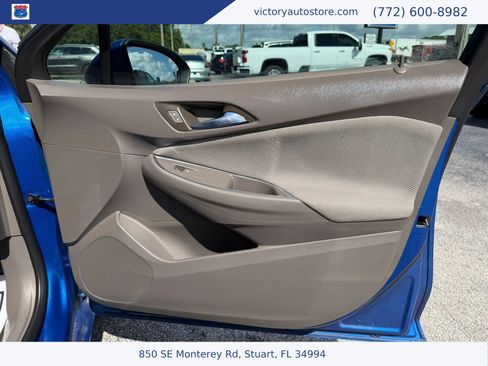 Used 2017 Chevrolet Cruze LT FWD image 20