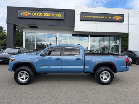 Used 2019 Toyota Tacoma TRD Off-Road w/ TRD Premium Off Road Package AWD/4WD image 3