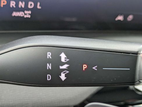 Used 2026 Buick Enclave Sport Touring AWD/4WD image 31