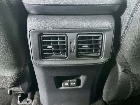 Used 2025 Toyota RAV4 XLE AWD/4WD image 28