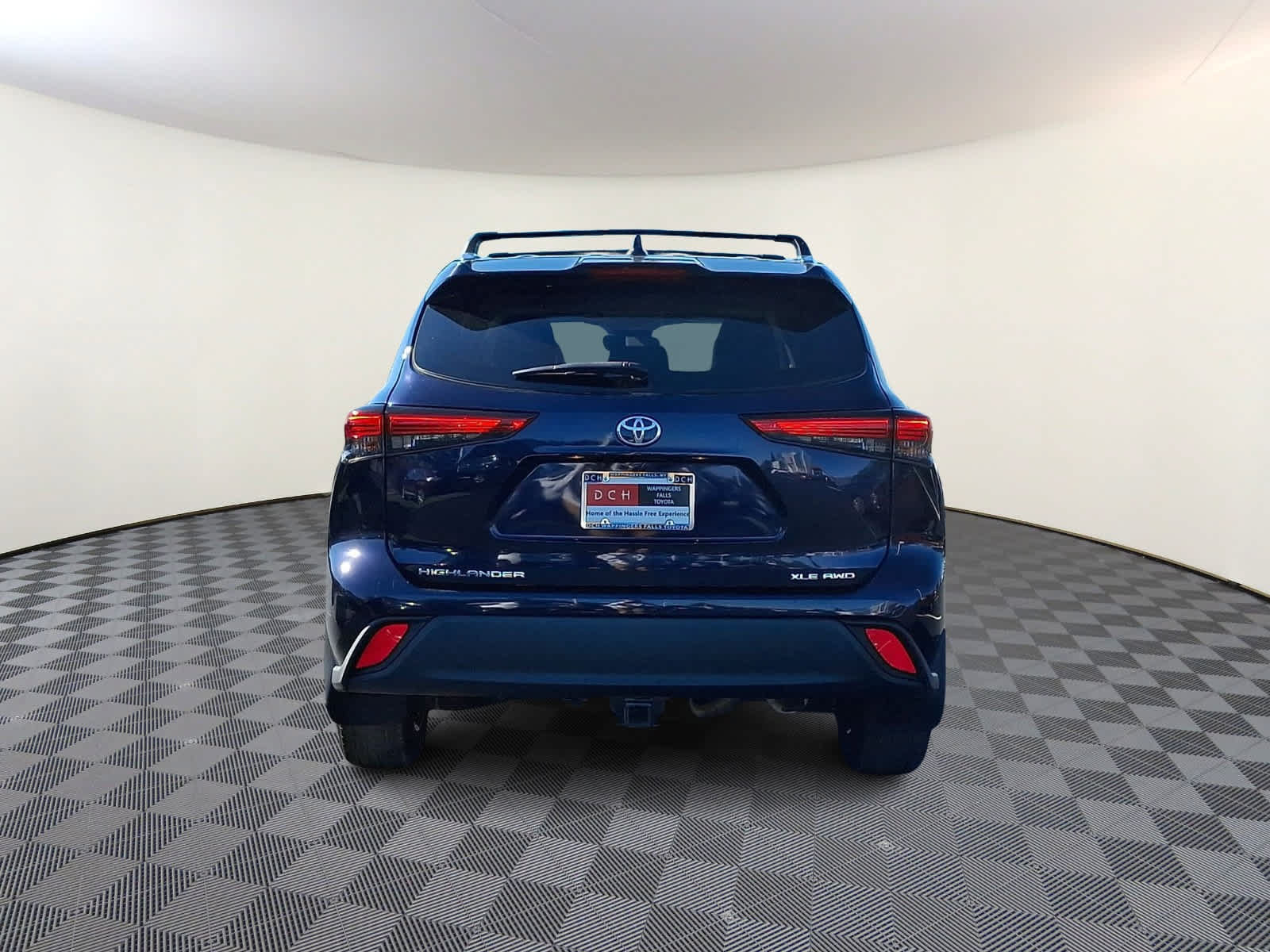 Certified 2021 Toyota Highlander XLE AWD/4WD image 6