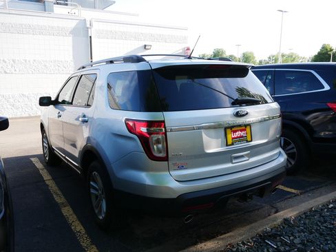 Used 2015 Ford Explorer XLT w/ Equipment Group 202B AWD/4WD image 4