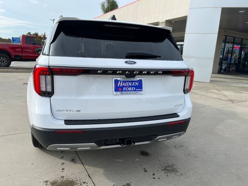 New 2026 Ford Explorer Active w/ Active Comfort Package AWD/4WD image 4