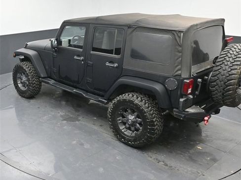Used 2012 Jeep Wrangler Unlimited Sahara image 27