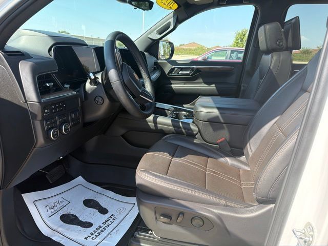Used 2025 Chevrolet Suburban High Country AWD/4WD image 19