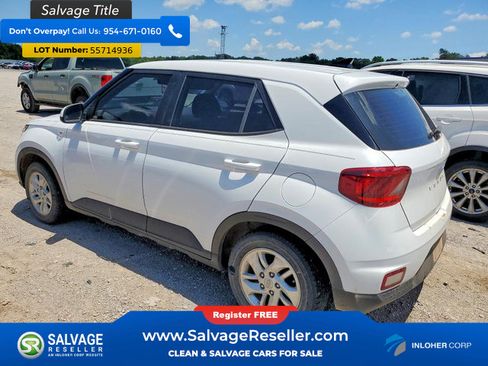 Used 2022 Hyundai Venue SE FWD image 3
