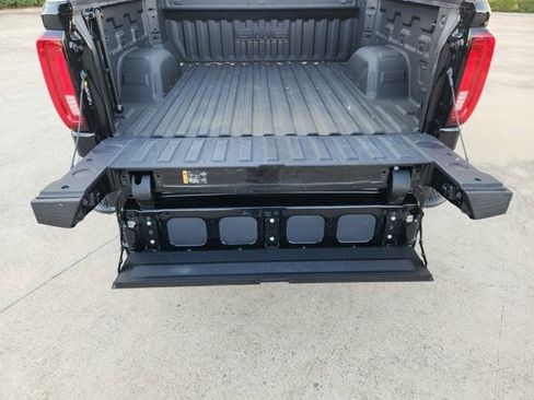 Used 2023 GMC Sierra 1500 SLT image 35