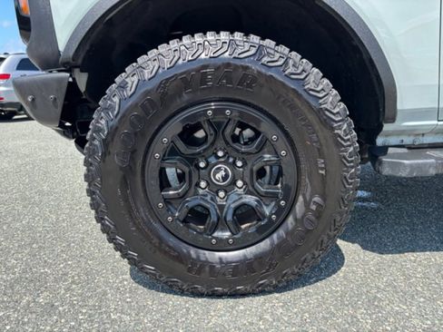 Used 2023 Ford Bronco Wildtrak image 9
