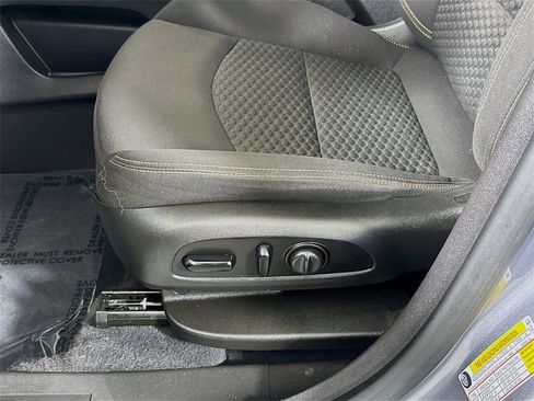 Used 2021 GMC Terrain SLE w/ Driver Convenience Package image 19